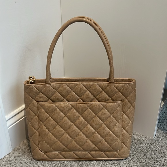 Chanel Caviar bag gold hardware 13in width - Picture 5 of 6